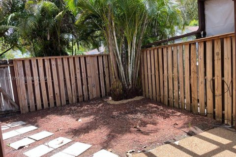 House in Plantation, Florida 2 bedrooms, 99.78 sq.m. № 2028319 - photo 23