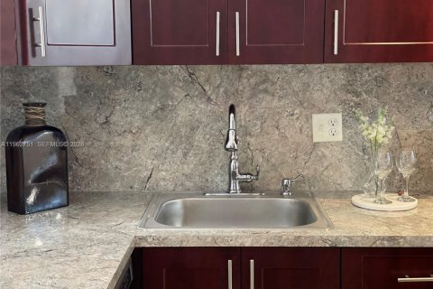 House in Plantation, Florida 2 bedrooms, 99.78 sq.m. № 2028319 - photo 4