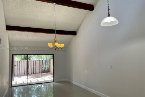 House in Plantation, Florida 2 bedrooms, 99.78 sq.m. № 2028319 - photo 7