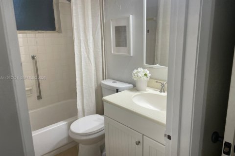 House in Plantation, Florida 2 bedrooms, 99.78 sq.m. № 2028319 - photo 21