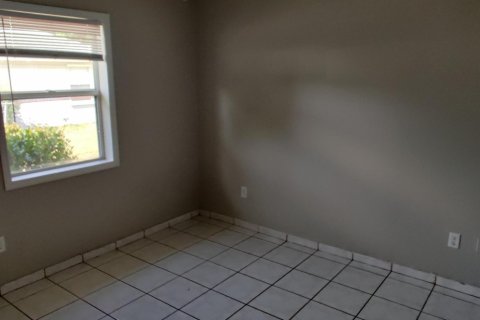 Villa ou maison à vendre à Fort Pierce, Floride: 3 chambres, 90.58 m2 № 1098882 - photo 1