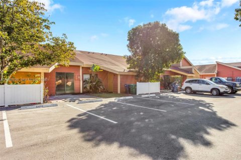 Купить таунхаус в Лодерхилл, Флорида 2 спальни, 78.87м2, № 1997986 - фото 3