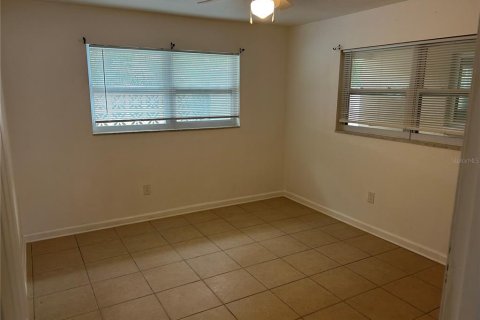 House in Treasure Island, Florida 2 bedrooms, 104.05 sq.m. № 2379769 - photo 8
