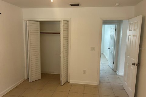 House in Treasure Island, Florida 2 bedrooms, 104.05 sq.m. № 2379769 - photo 9