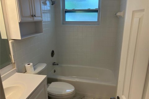 House in Treasure Island, Florida 2 bedrooms, 104.05 sq.m. № 2379769 - photo 7