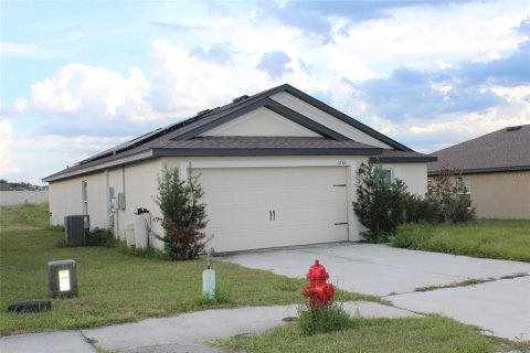 House in Dundee, Florida 3 bedrooms, 145.21 sq.m. № 1855647 - photo 2