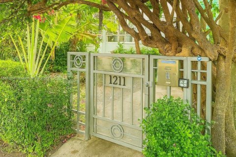 Condominio en venta en Miami Beach, Florida, 1 dormitorio, 41.81 m2 № 1922536 - foto 1