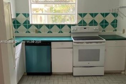 Condominio en venta en Miami Beach, Florida, 1 dormitorio, 41.81 m2 № 1922536 - foto 6