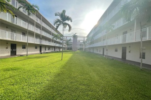 Copropriété à vendre à Lauderhill, Floride: 1 chambre, 68.28 m2 № 2075224 - photo 18