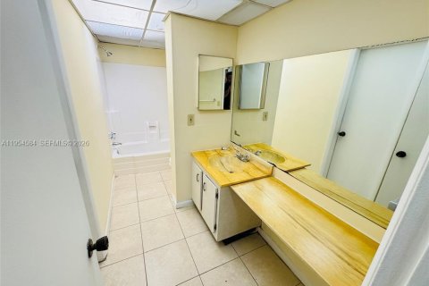 Copropriété à vendre à Lauderhill, Floride: 1 chambre, 68.28 m2 № 2075224 - photo 11