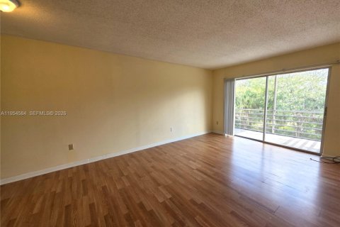 Copropriété à vendre à Lauderhill, Floride: 1 chambre, 68.28 m2 № 2075224 - photo 2