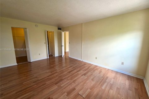 Copropriété à vendre à Lauderhill, Floride: 1 chambre, 68.28 m2 № 2075224 - photo 9