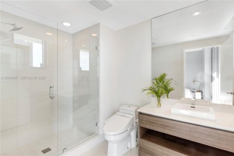 Condominio en alquiler en Miami, Florida, 2 dormitorios, 85.56 m2 № 2085590 - foto 10
