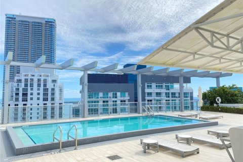 Condominio en alquiler en Miami, Florida, 2 dormitorios, 85.56 m2 № 2085590 - foto 24