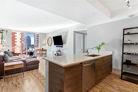 Condominio en alquiler en Miami, Florida, 2 dormitorios, 85.56 m2 № 2085590 - foto 3
