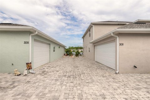 Villa ou maison à vendre à New Smyrna Beach, Floride: 4 chambres, 217.21 m2 № 2402929 - photo 12