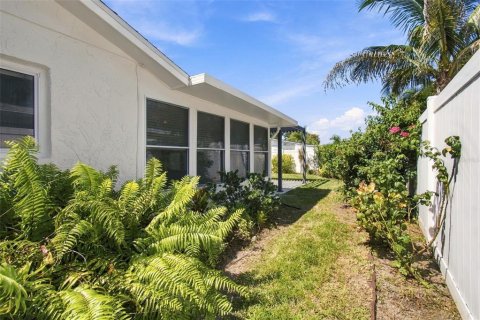 Villa ou maison à vendre à New Port Richey, Floride: 3 chambres, 158.03 m2 № 2395643 - photo 29