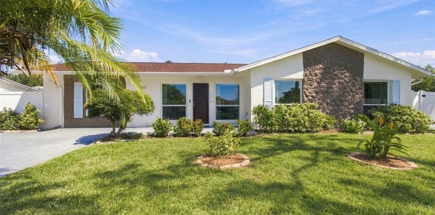 Villa ou maison à New Port Richey, Floride 3 chambres, 158.03 m2 № 2395643