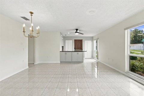 Villa ou maison à vendre à New Port Richey, Floride: 3 chambres, 158.03 m2 № 2395643 - photo 14