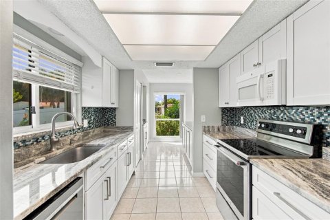 Villa ou maison à vendre à New Port Richey, Floride: 3 chambres, 158.03 m2 № 2395643 - photo 10