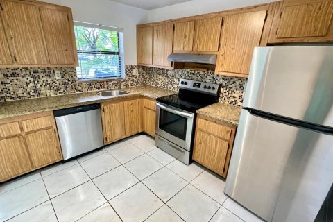 Condominio en Sunrise, Florida, 2 dormitorios № 2240574