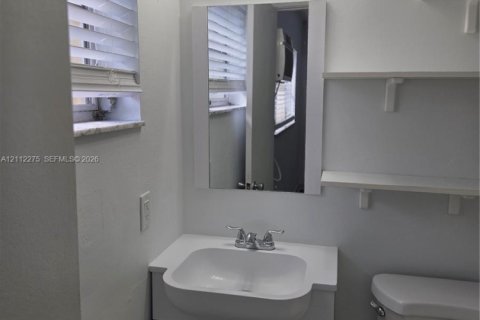 Copropriété à louer à Oakland Park, Floride: 1 chambre, 39.67 m2 № 2432255 - photo 11