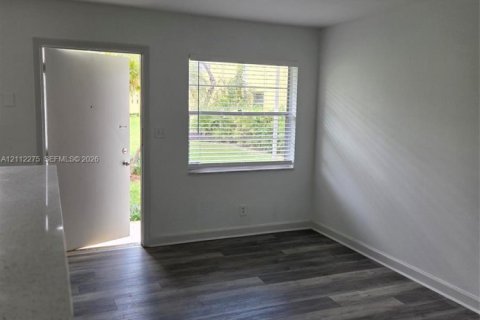 Copropriété à louer à Oakland Park, Floride: 1 chambre, 39.67 m2 № 2432255 - photo 2