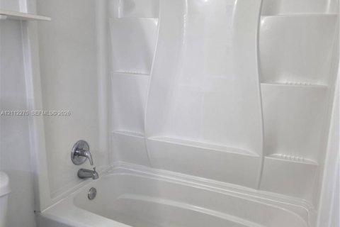 Copropriété à louer à Oakland Park, Floride: 1 chambre, 39.67 m2 № 2432255 - photo 12