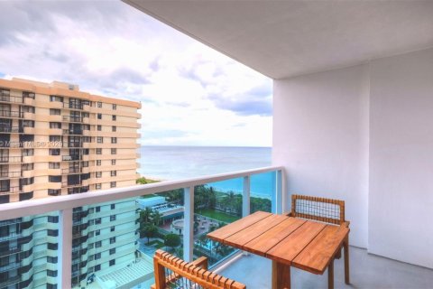 Condo in Miami Beach, Florida, 1 bedroom  № 2022969 - photo 2