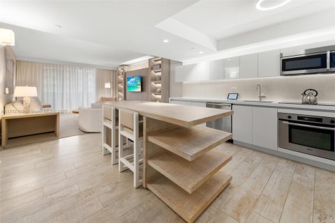 Condo in Miami Beach, Florida, 1 bedroom  № 2022969 - photo 3