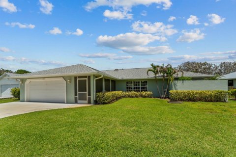 House in Port St. Lucie, Florida 3 bedrooms, 199.65 sq.m. № 2188526