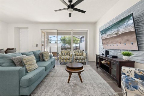 Touwnhouse à vendre à Kissimmee, Floride: 5 chambres, 213.12 m2 № 2224531 - photo 9