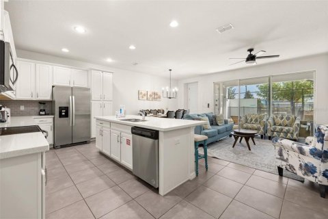 Touwnhouse à vendre à Kissimmee, Floride: 5 chambres, 213.12 m2 № 2224531 - photo 5