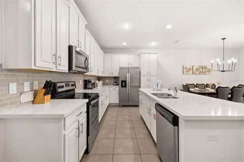 Touwnhouse à vendre à Kissimmee, Floride: 5 chambres, 213.12 m2 № 2224531 - photo 6