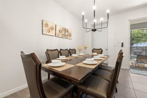 Touwnhouse à vendre à Kissimmee, Floride: 5 chambres, 213.12 m2 № 2224531 - photo 8