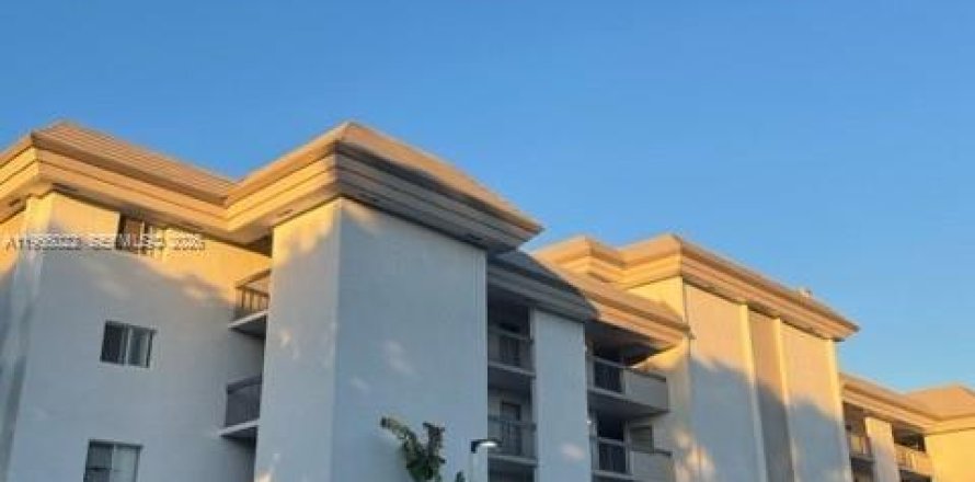 Condominio en Plantation, Florida, 2 dormitorios № 2080378