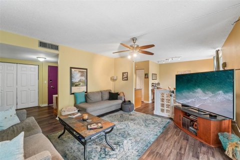 Condo in Gainesville, Florida, 1 bedroom № 2196773 - photo 7