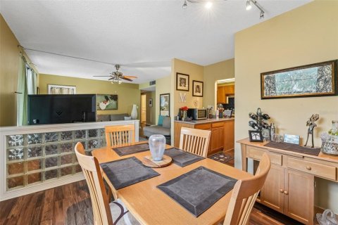 Condo in Gainesville, Florida, 1 bedroom № 2196773 - photo 10