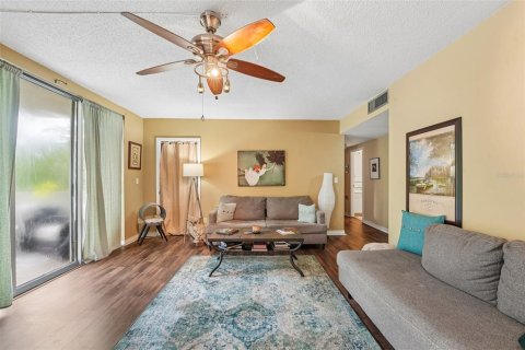 Condo in Gainesville, Florida, 1 bedroom № 2196773 - photo 8