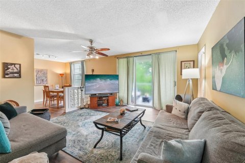 Condo in Gainesville, Florida, 1 bedroom № 2196773 - photo 6