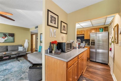 Condo in Gainesville, Florida, 1 bedroom № 2196773 - photo 11