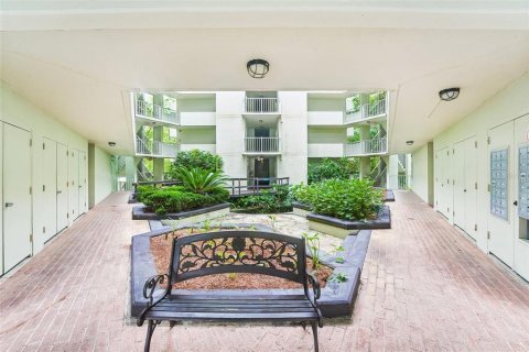 Condo in Gainesville, Florida, 1 bedroom № 2196773 - photo 27