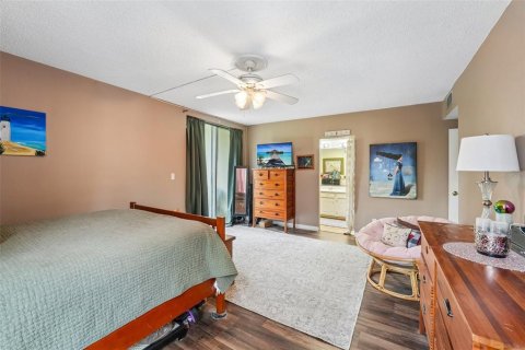 Condo in Gainesville, Florida, 1 bedroom № 2196773 - photo 21