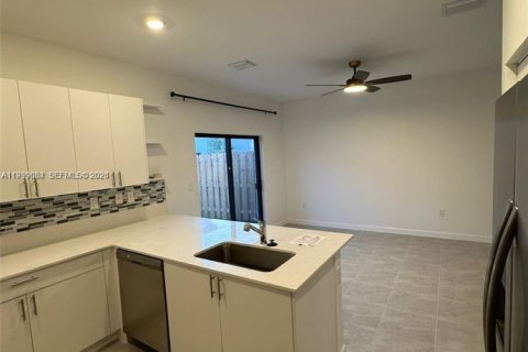 Townhouse in Homestead, Florida 3 bedrooms, 149.76 sq.m. № 2067624 - photo 16