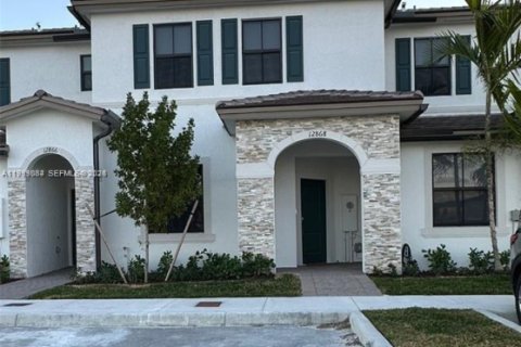 Townhouse in Homestead, Florida 3 bedrooms, 149.76 sq.m. № 2067624 - photo 2