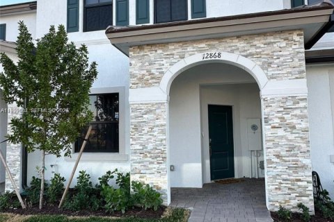 Townhouse in Homestead, Florida 3 bedrooms, 149.76 sq.m. № 2067624