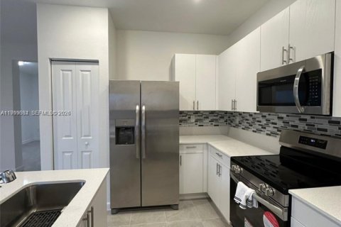 Townhouse in Homestead, Florida 3 bedrooms, 149.76 sq.m. № 2067624 - photo 14