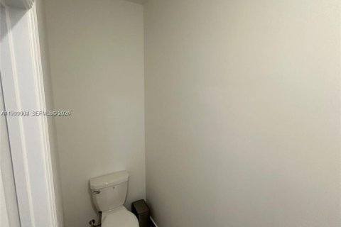 Townhouse in Homestead, Florida 3 bedrooms, 149.76 sq.m. № 2067624 - photo 17