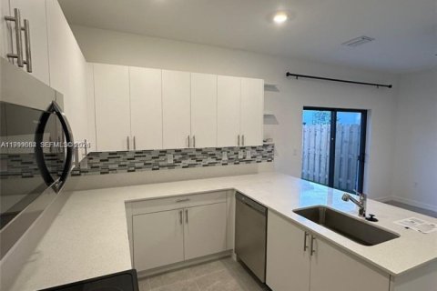 Townhouse in Homestead, Florida 3 bedrooms, 149.76 sq.m. № 2067624 - photo 15