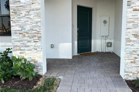 Townhouse in Homestead, Florida 3 bedrooms, 149.76 sq.m. № 2067624 - photo 4